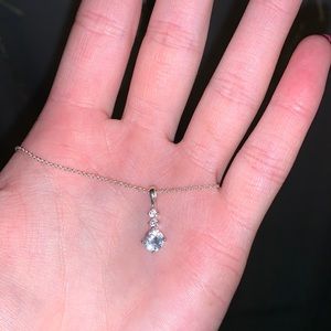 ⭐️perfect condition Beautiful rhinestone silver necklace